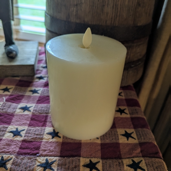 Pottery Barn Luminara Ivory Flameless Candles - Picture 3 of 4